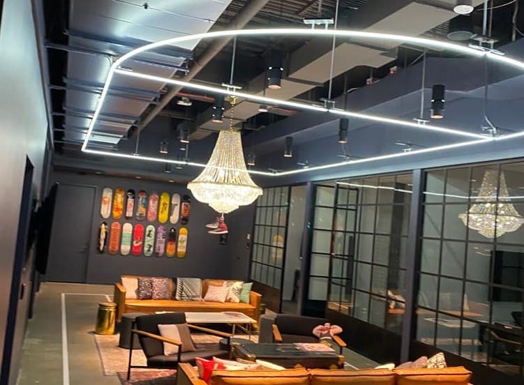 89 South St Pier 17 – NIKE - Image 3